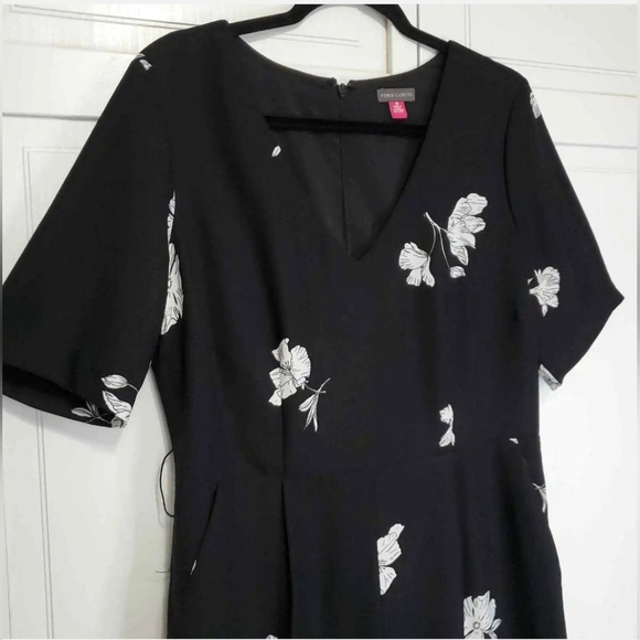 Vince Camuto Tossed Flowers Black White Floral printed Elbow Sleeve Jumpsuit 14 - Picture 9 of 15
